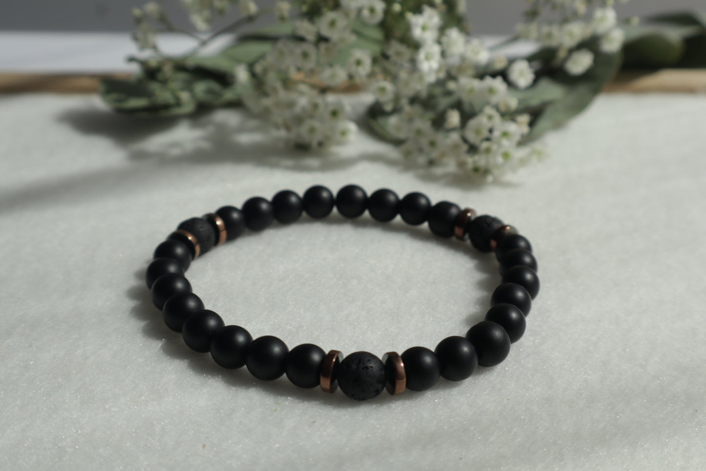 Zeitlose Naturstein Armbänder – Elastisch & Individuell