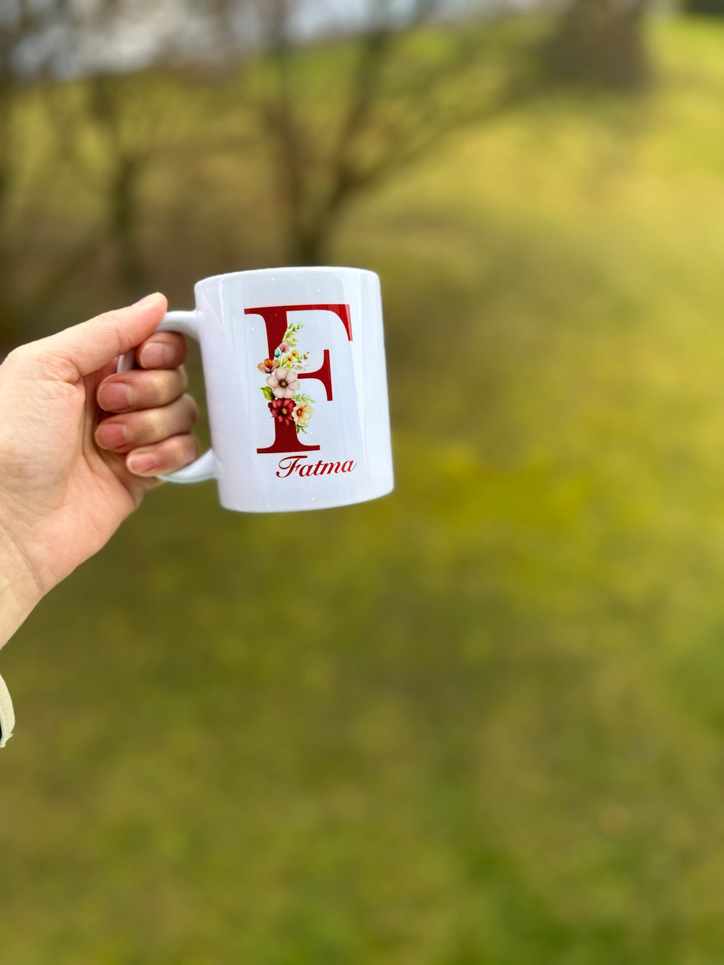 Personalisierte Tasse mit Blumen Design und Namen