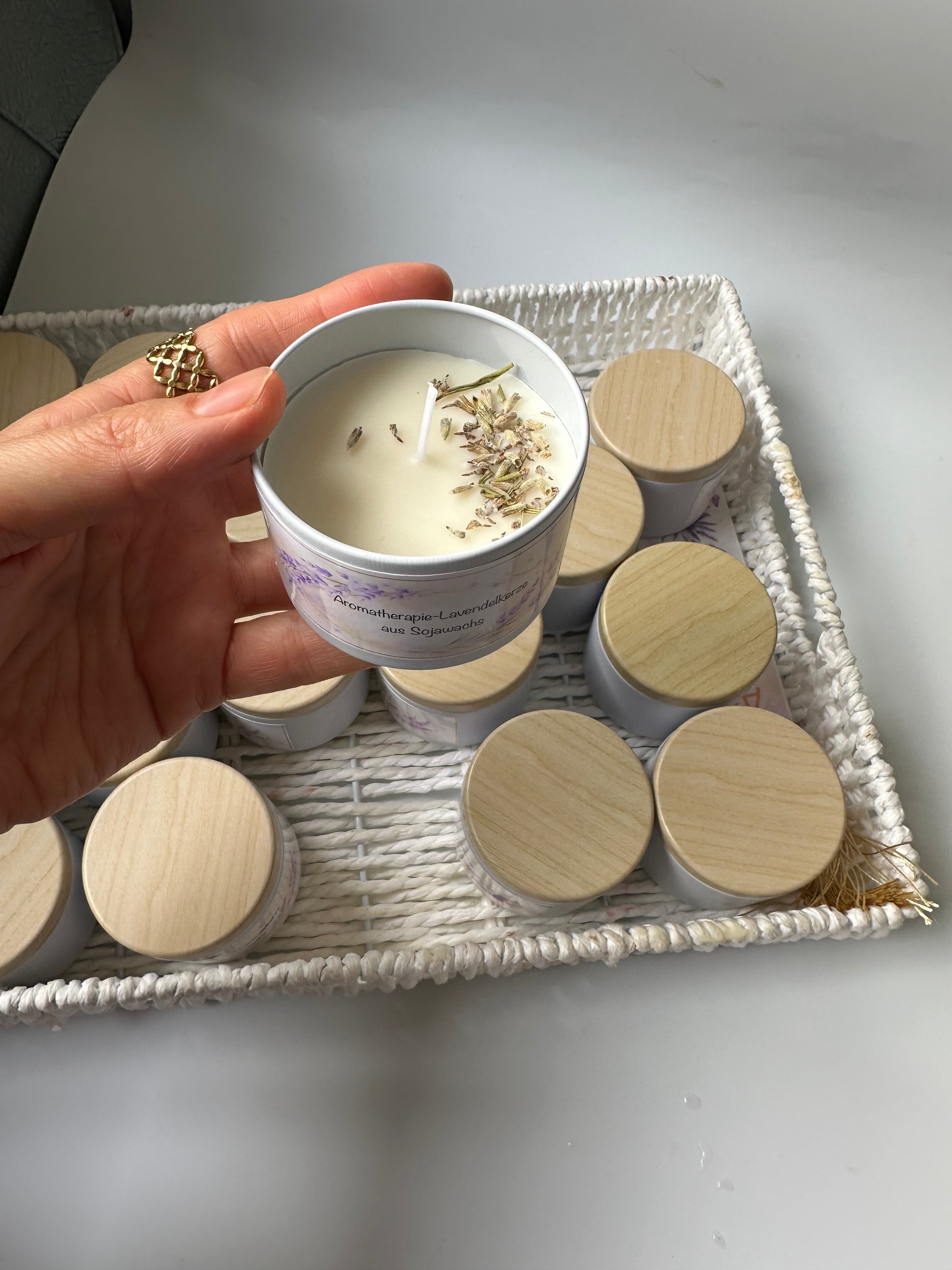 Lavendel Aromatherapie Sojawachskerze (100 g) – Handgemachte Duftkerze im Dosenbehälter