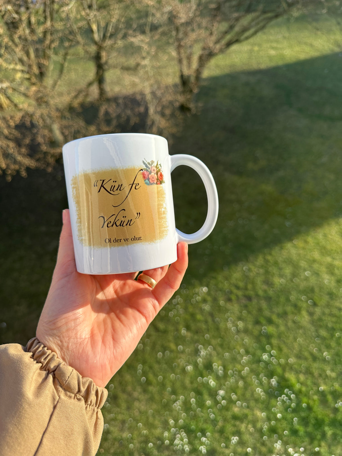 Personalisierte Tasse – Fahrradfahrendes Mädchen & Name Design