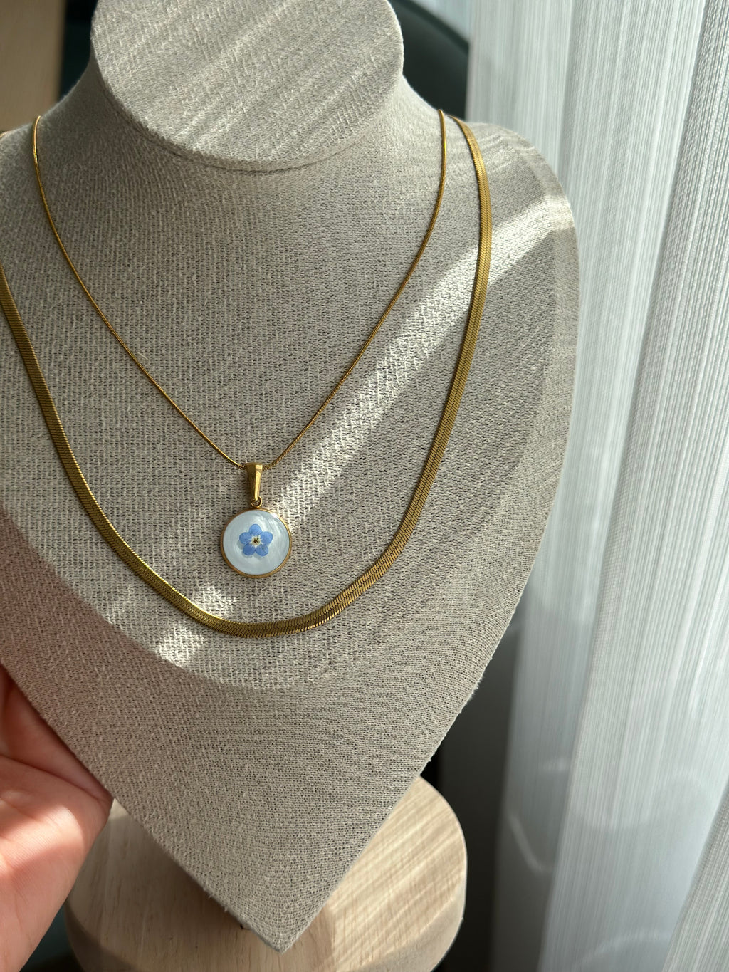 Epoxidharz Kette mit echten Blüten aus Edelstahl