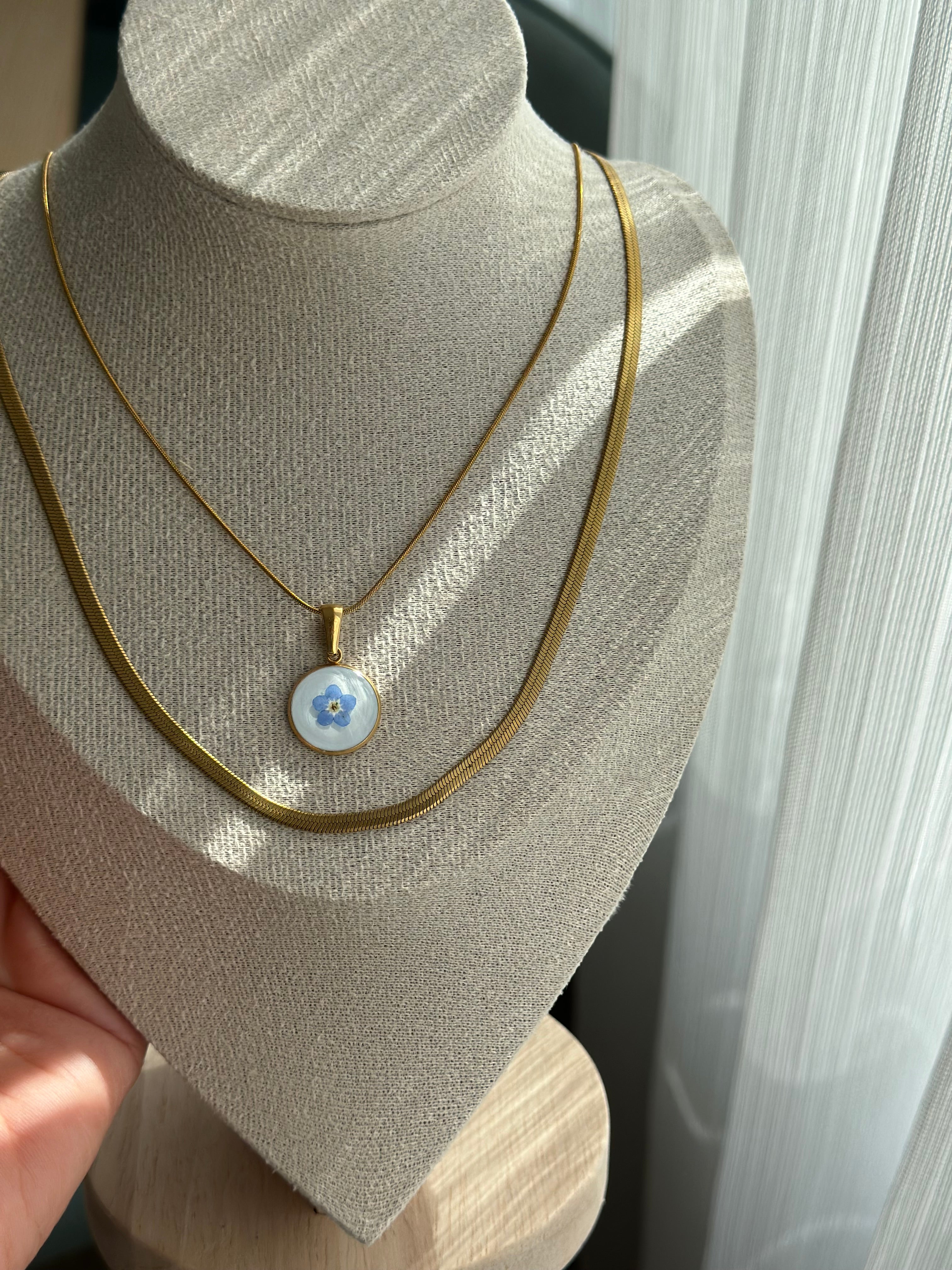 Epoxidharz Kette mit echten Blüten aus Edelstahl