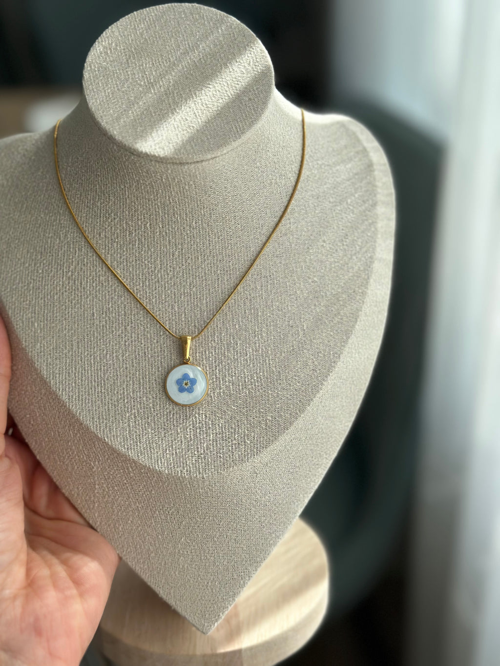Epoxidharz Kette mit echten Blüten aus Edelstahl