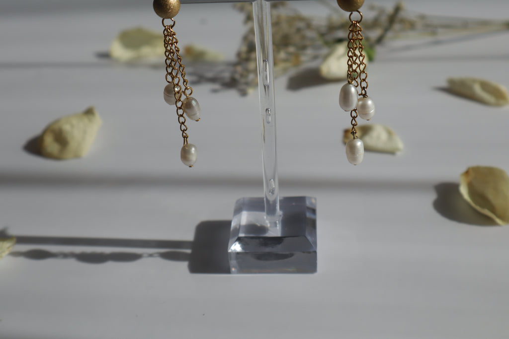 Hängeohrringe mit Süßwasserperlen und Kette