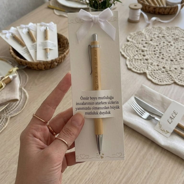 Personalisierter Bambus Kugelschreiber mit Gravur – Gastgeschenk Hochzeit – Name & Hochzeitsdatum