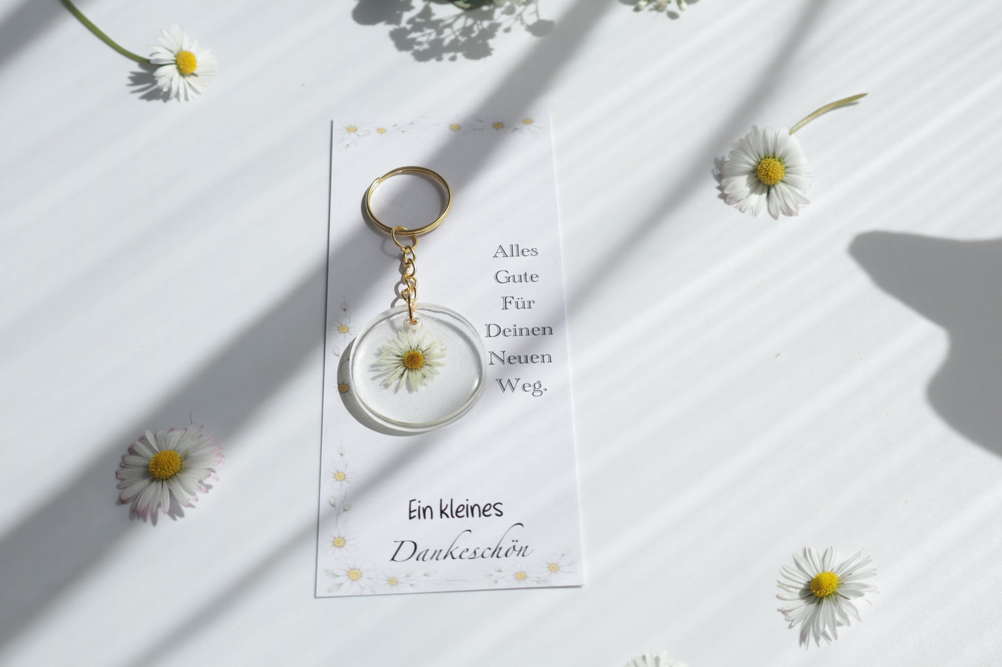 Gänseblümchen Wunsch – Epoxid Schlüsselanhänger mit Karte