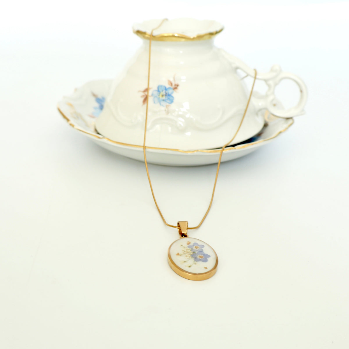 Sora Ovale Kette – echtes Vergissmeinnicht in Resin verewigt