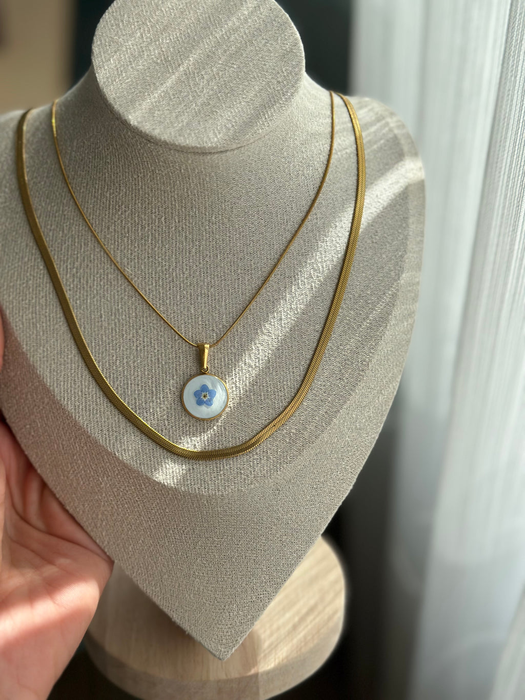 Epoxidharz Kette mit echten Blüten aus Edelstahl