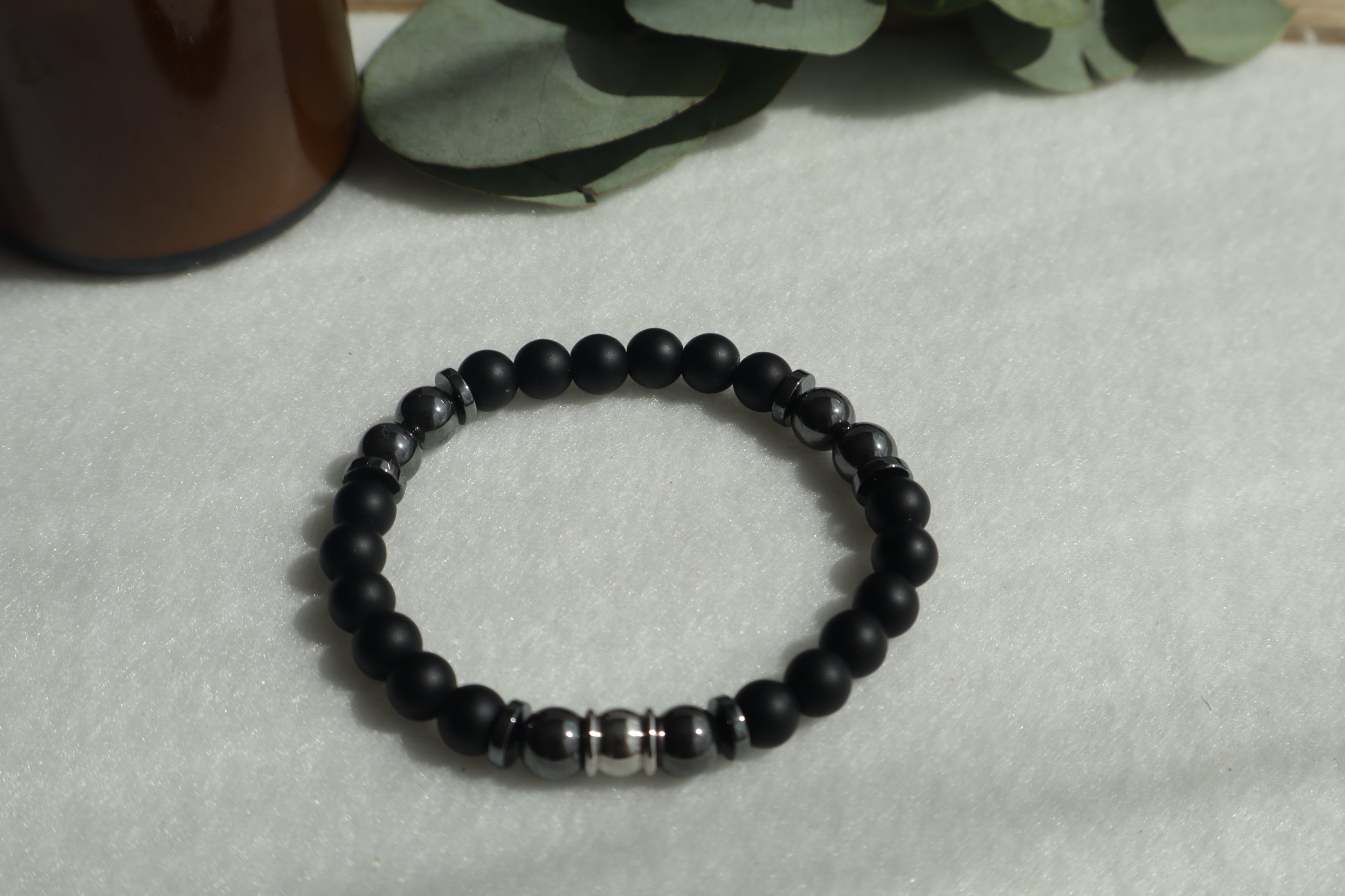 Zeitlose Naturstein Armbänder – Elastisch & Individuell