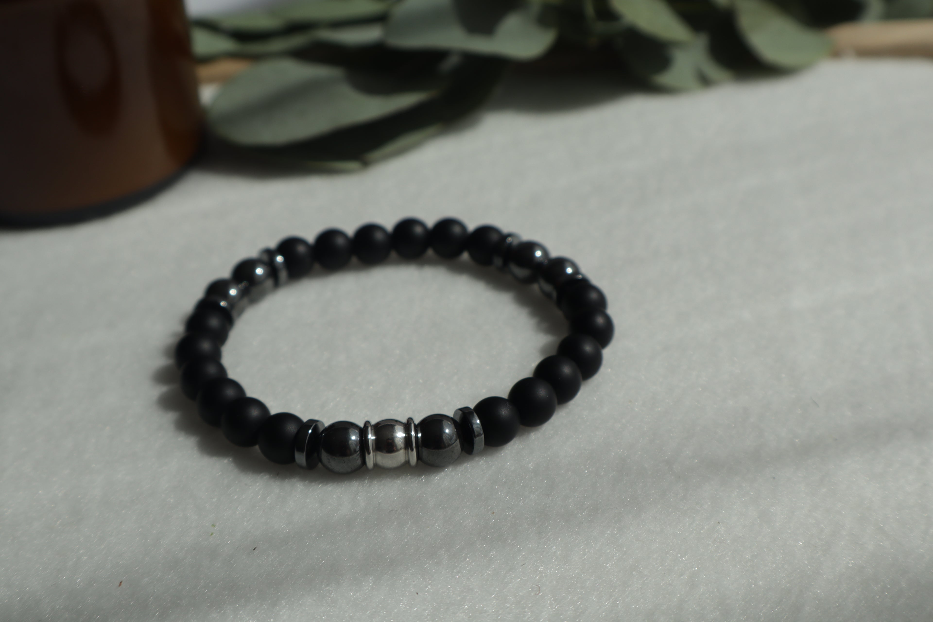 Zeitlose Naturstein Armbänder – Elastisch & Individuell