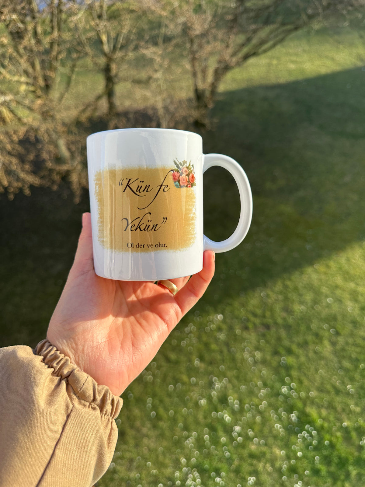 Personalisierte Tasse – Fahrradfahrendes Mädchen & Name Design