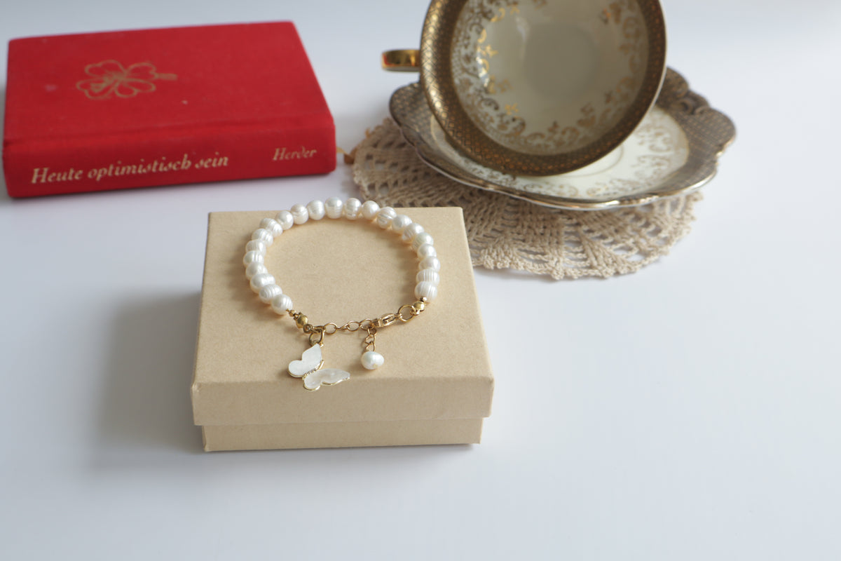 Schmetterlingskraft – Süßwasserperlen Armband