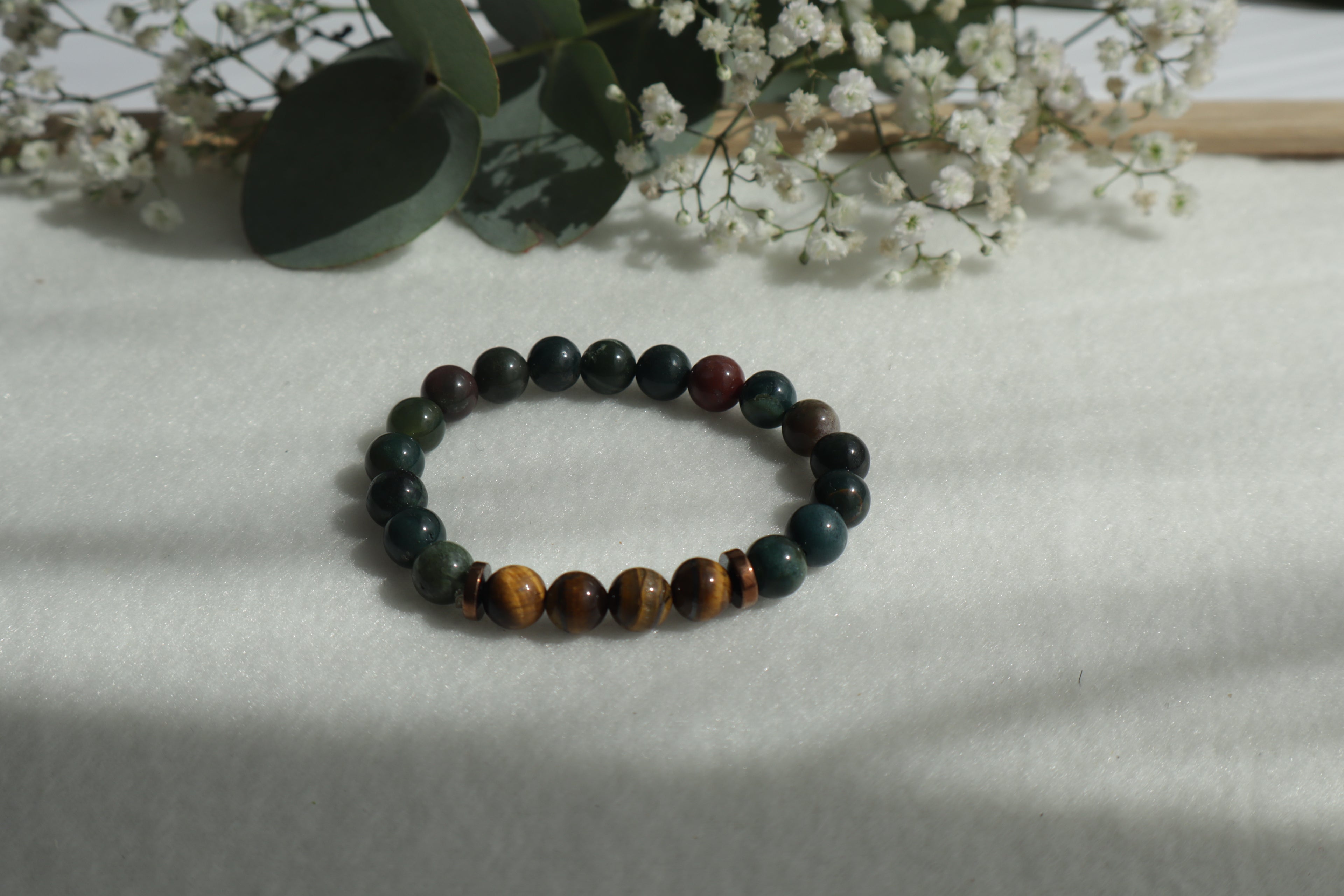 Zeitlose Naturstein Armbänder – Elastisch & Individuell