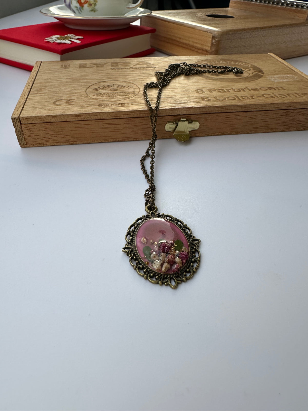 Lia Kette – echte Schleierkrautblüte in Resin verewigt
