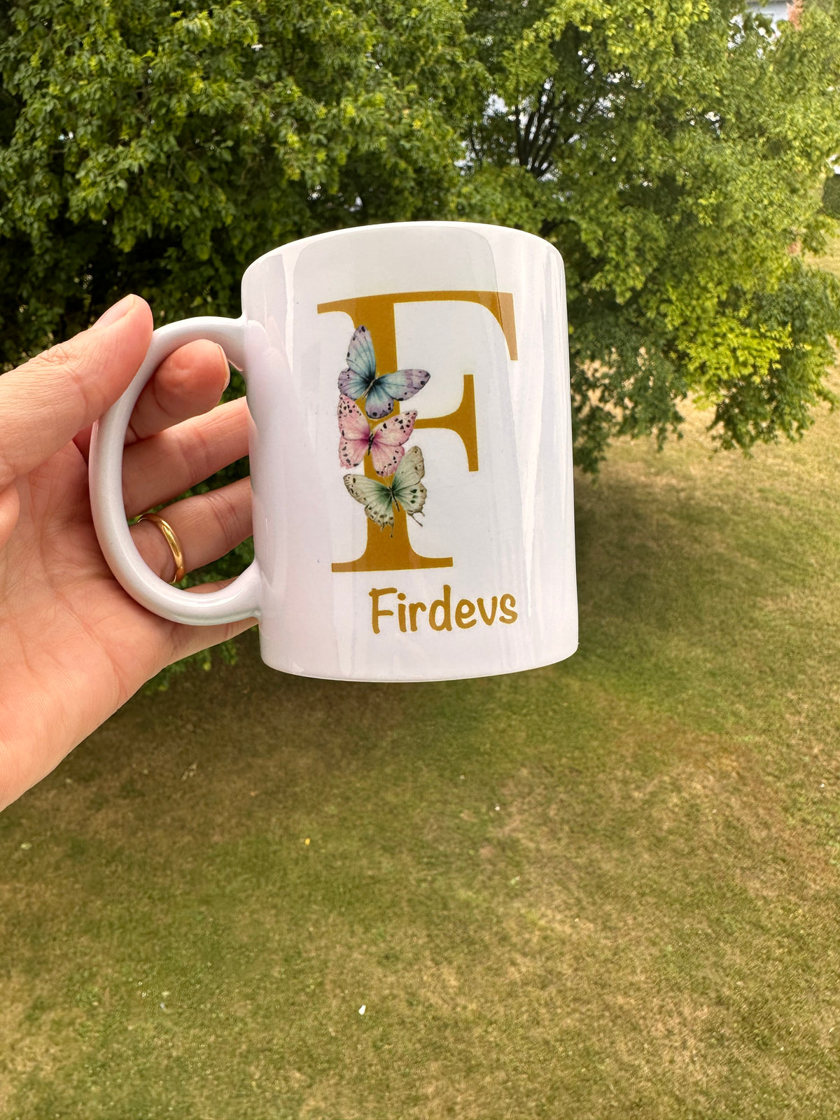 Tasse mit Schmetterling