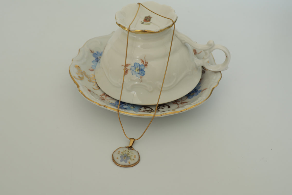 Sora Runde Kette – echtes Vergissmeinnicht in Resin verewigt