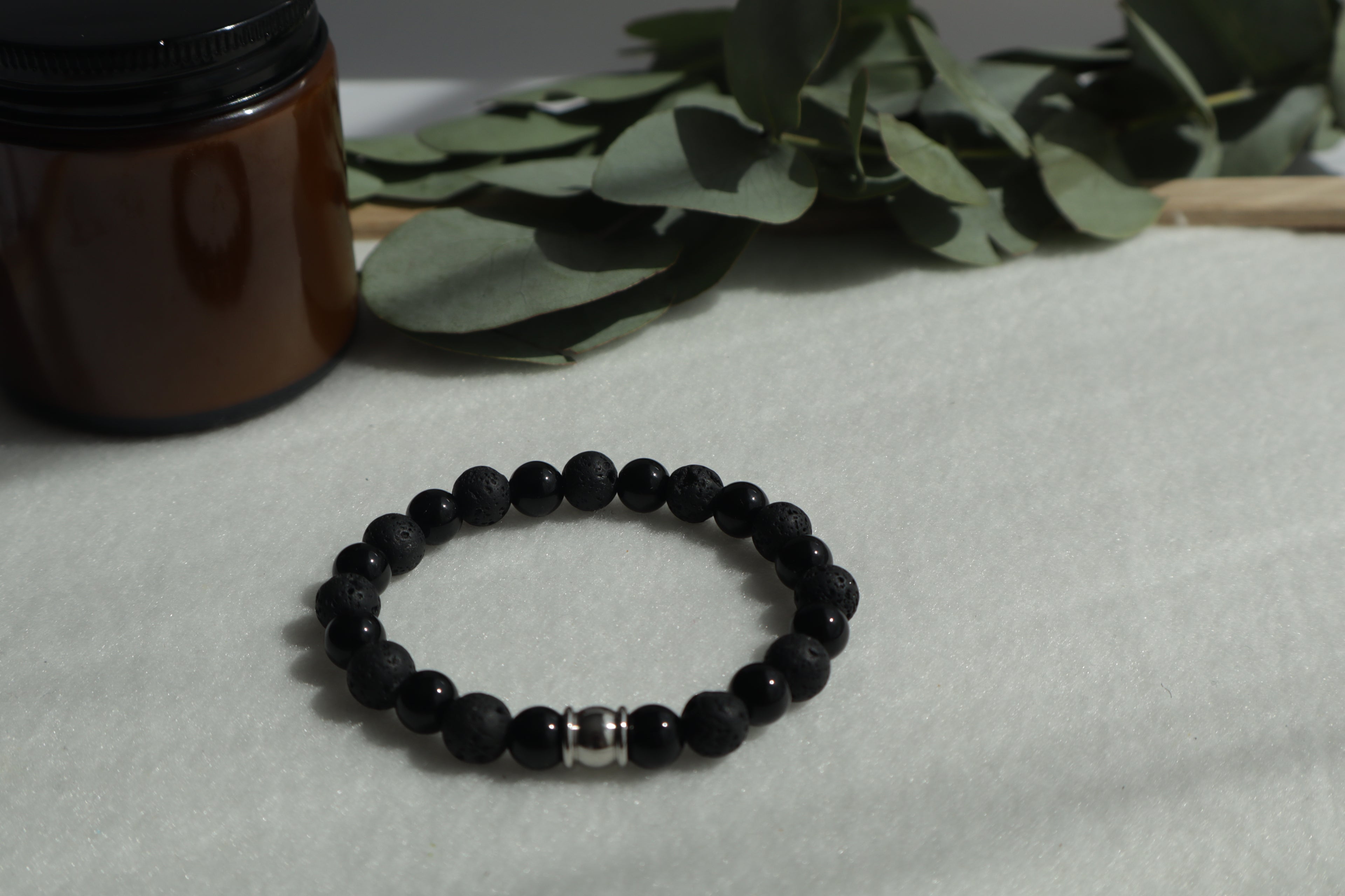 Zeitlose Naturstein Armbänder – Elastisch & Individuell