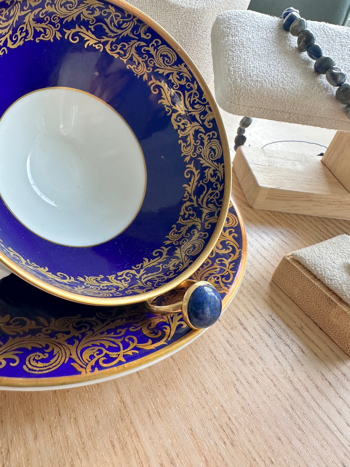 Lapis Lazuli Ring – Verstellbarer Natursteinring aus vergoldetem Edelstahl