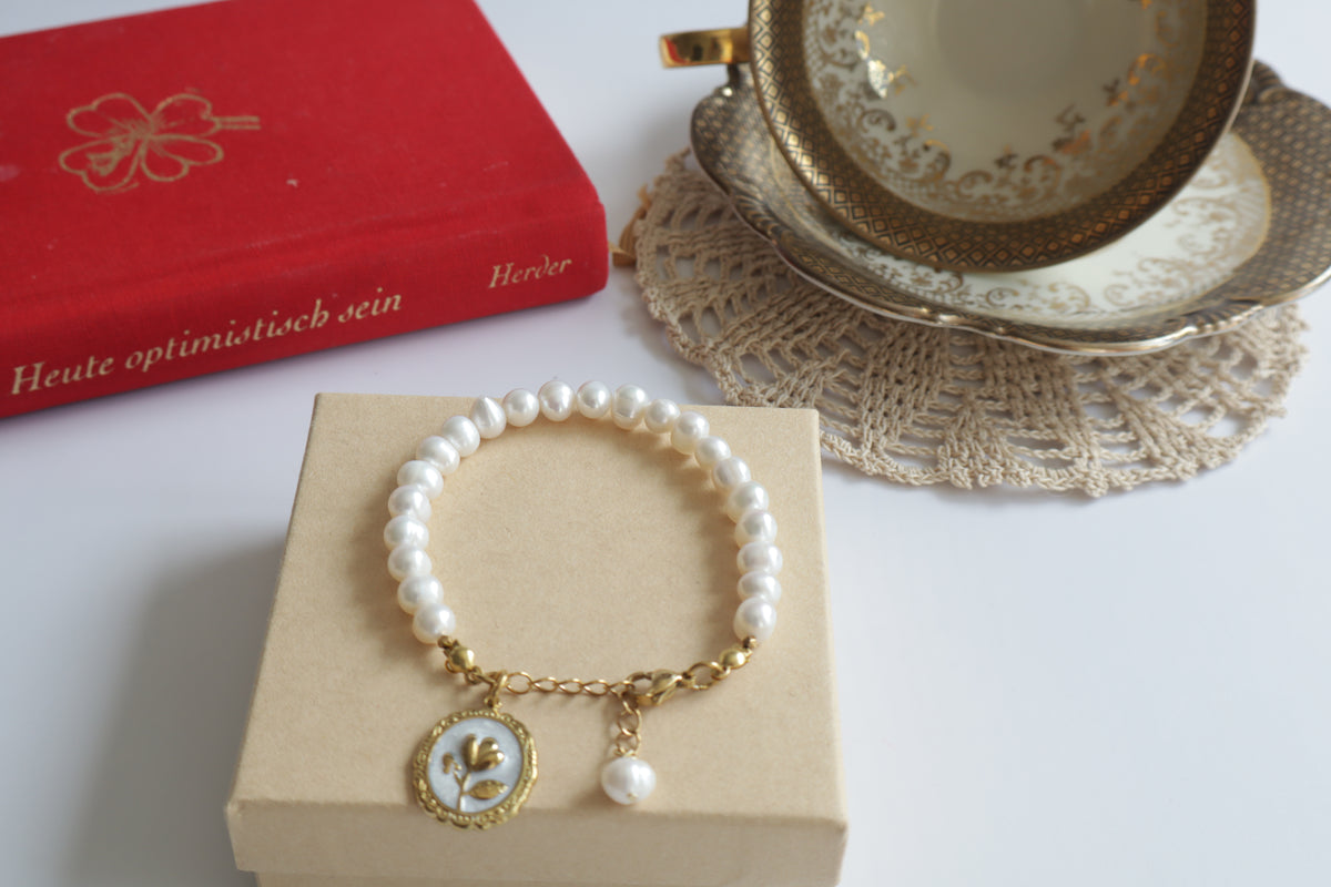 Florantia – aus echten Süßwasserperlen Armband
