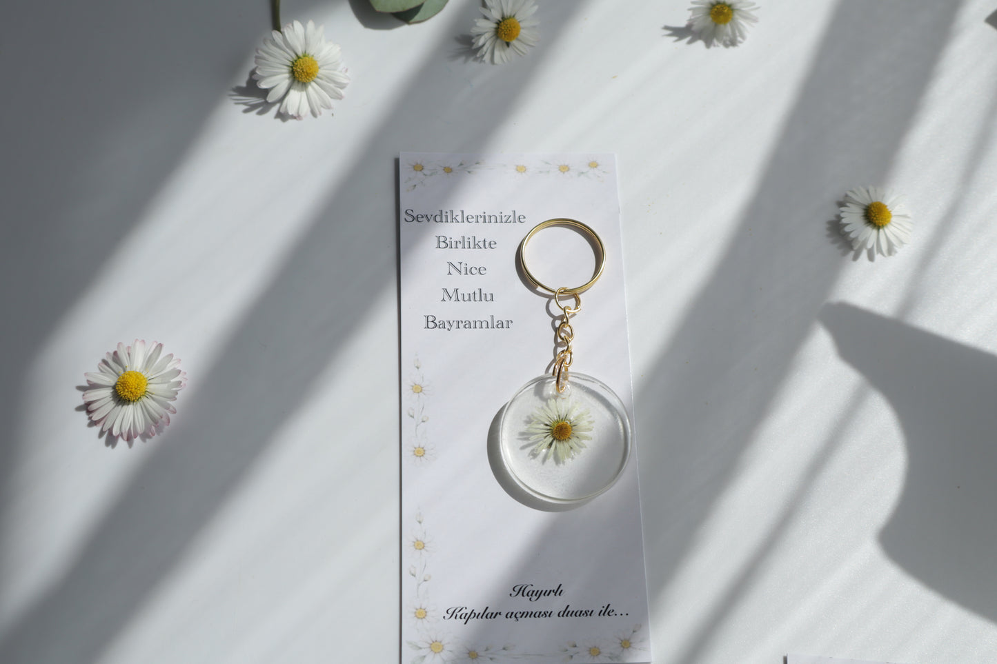 Gänseblümchen Wunsch – Epoxid Schlüsselanhänger mit Karte