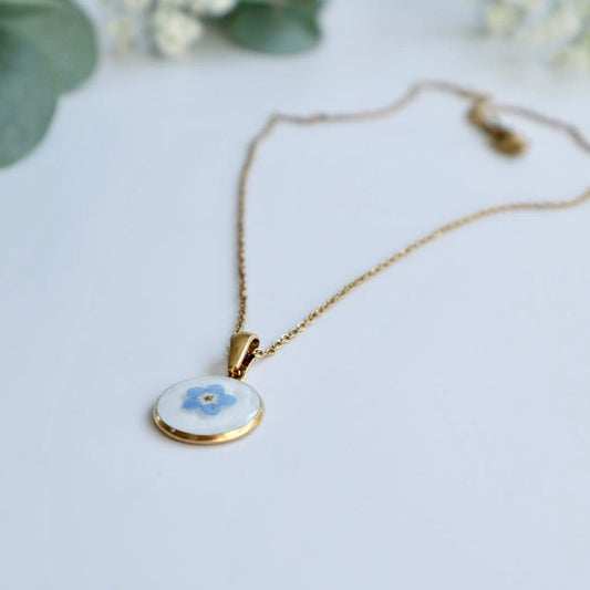 Sora Kette – echtes Vergissmeinnicht in Resin verewigt