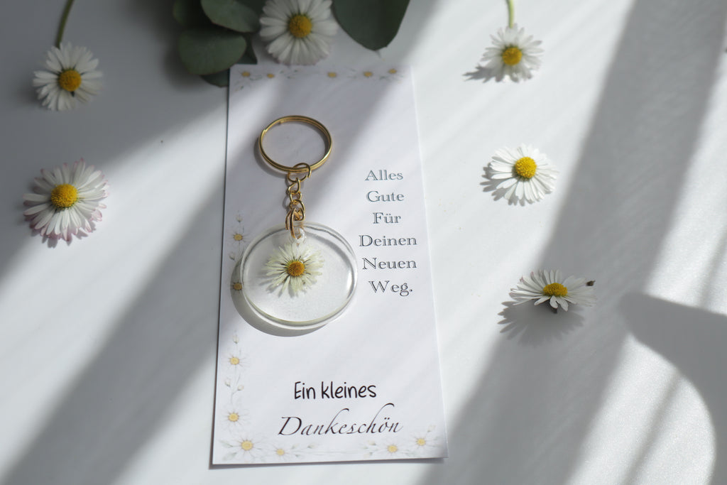 Gänseblümchen Wunsch – Epoxid Schlüsselanhänger mit Karte