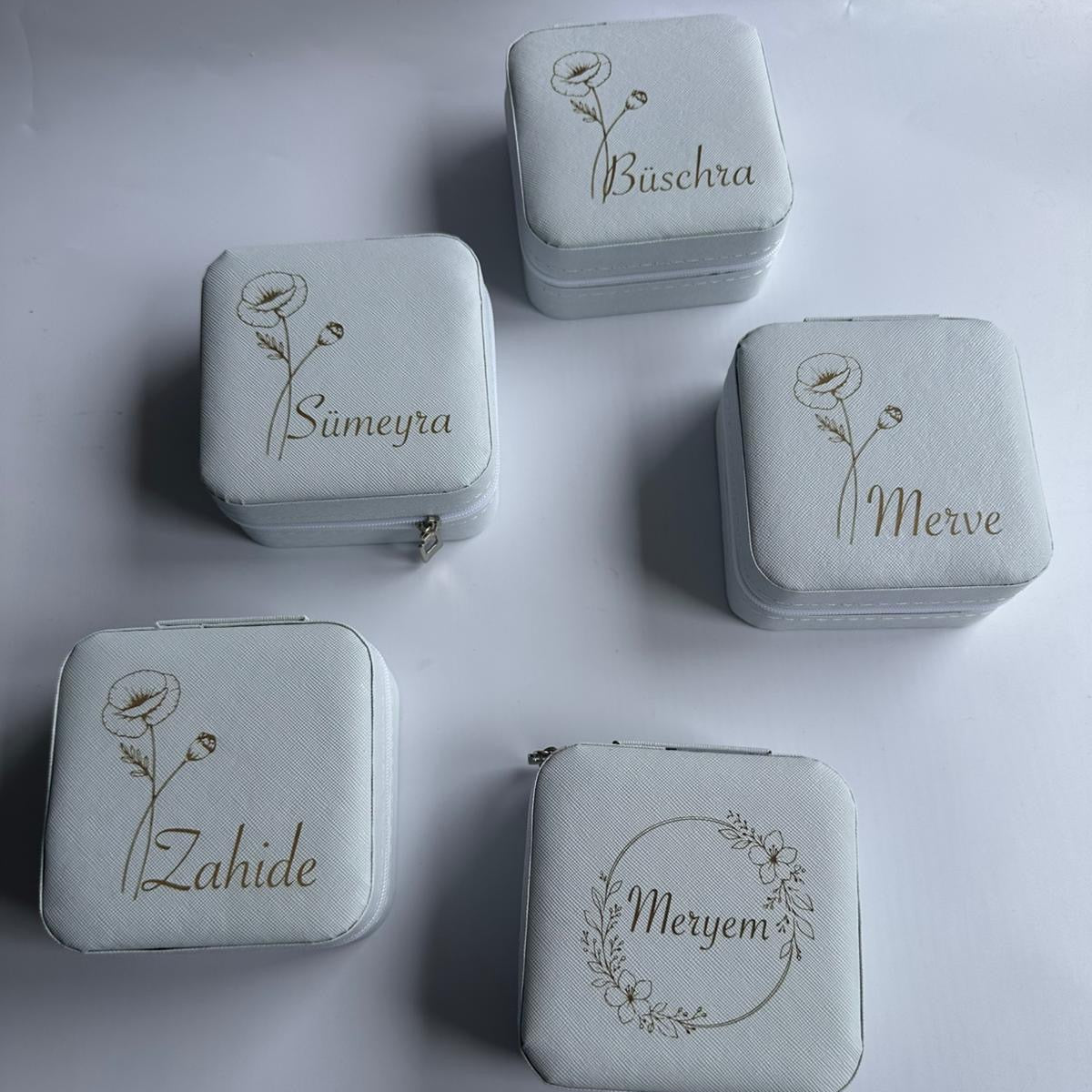 Personalisierte Schmuckschatulle mit Namen und Geburtsblume
