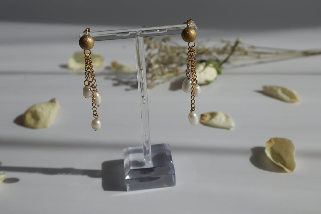 Hängeohrringe mit Süßwasserperlen und Kette