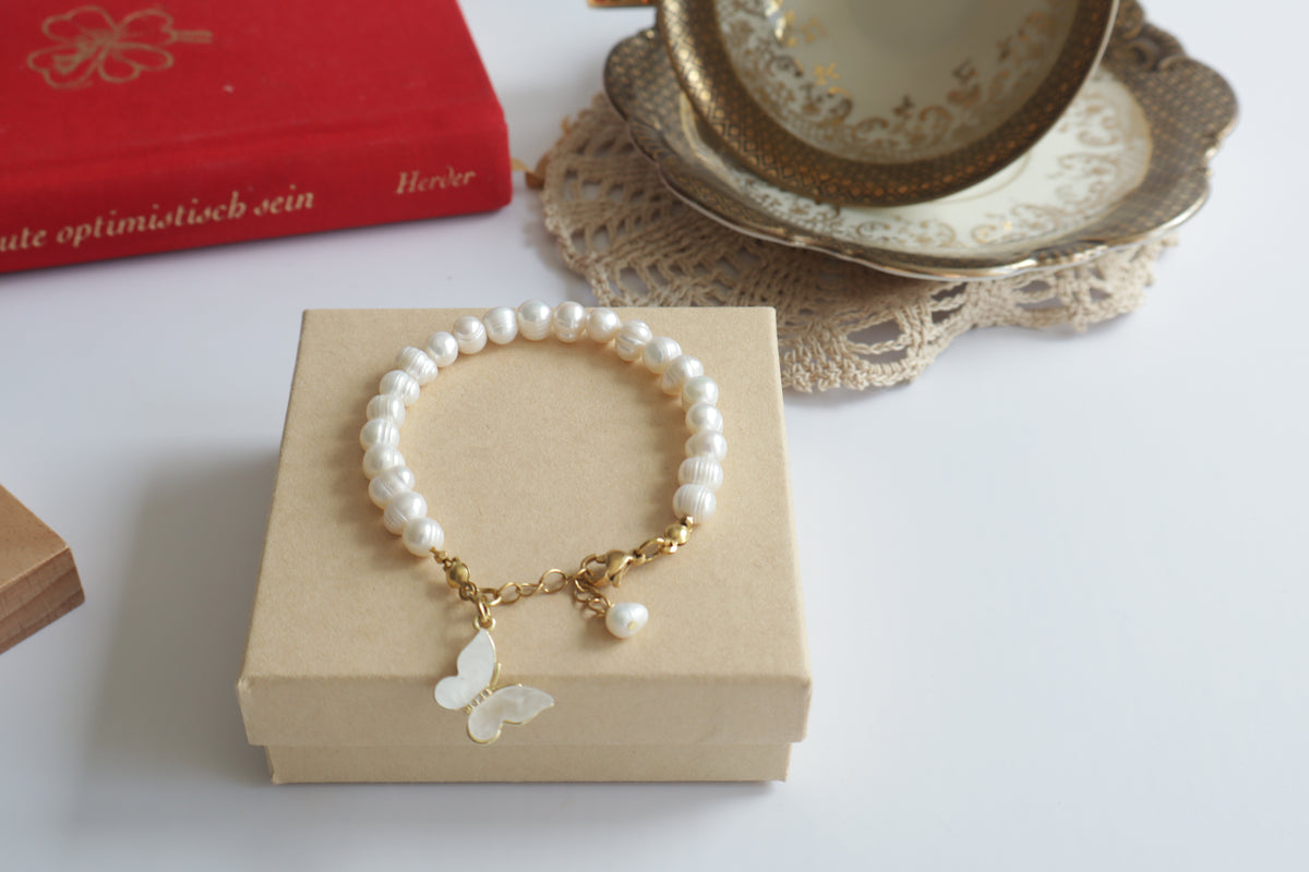 Schmetterlingskraft – Süßwasserperlen Armband