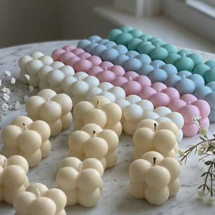 Bubble-Kerze aus Sojawachs – Personalisiertes Gastgeschenk in Pastellfarben