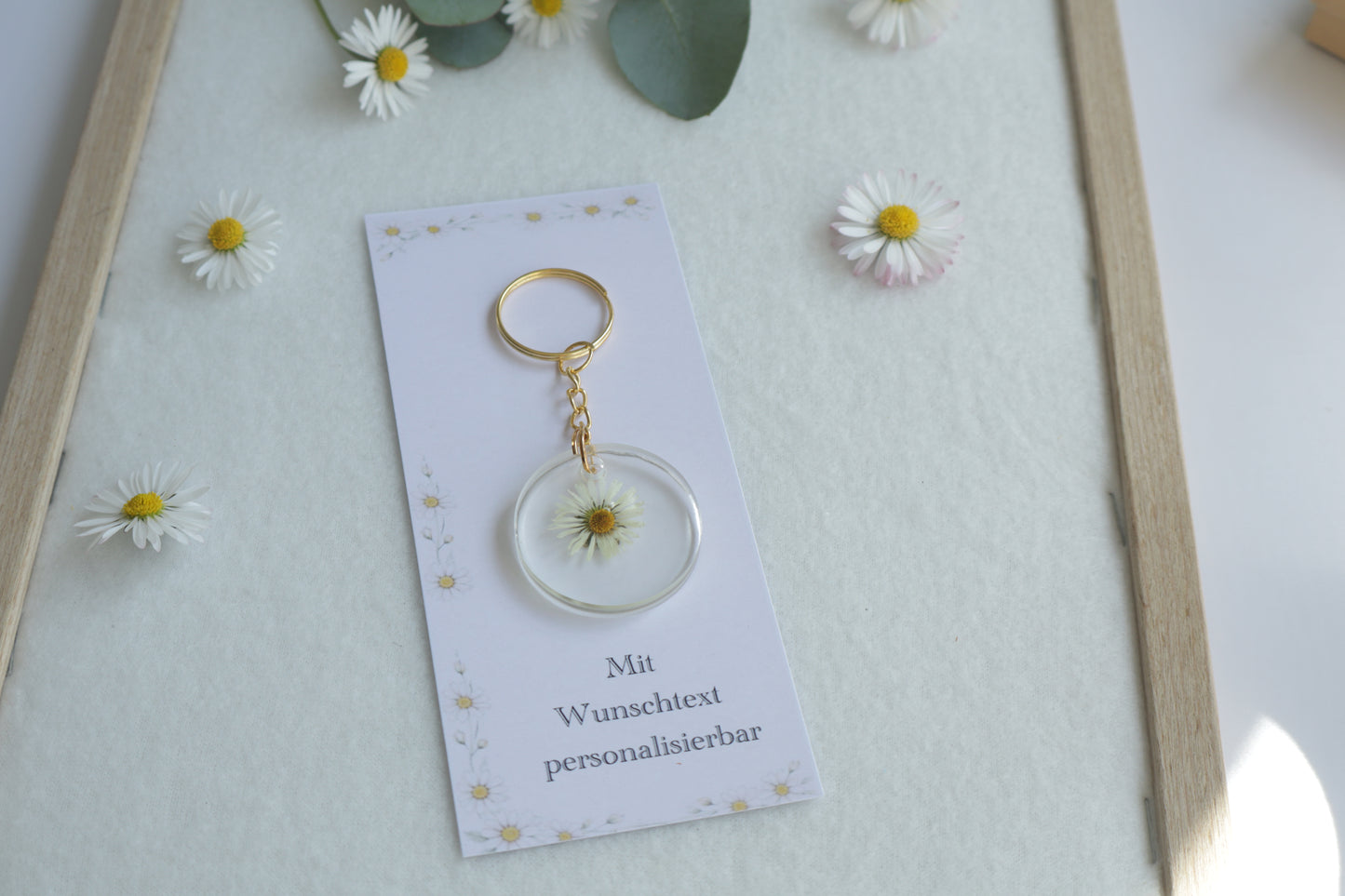Gänseblümchen Wunsch – Epoxid Schlüsselanhänger mit Karte