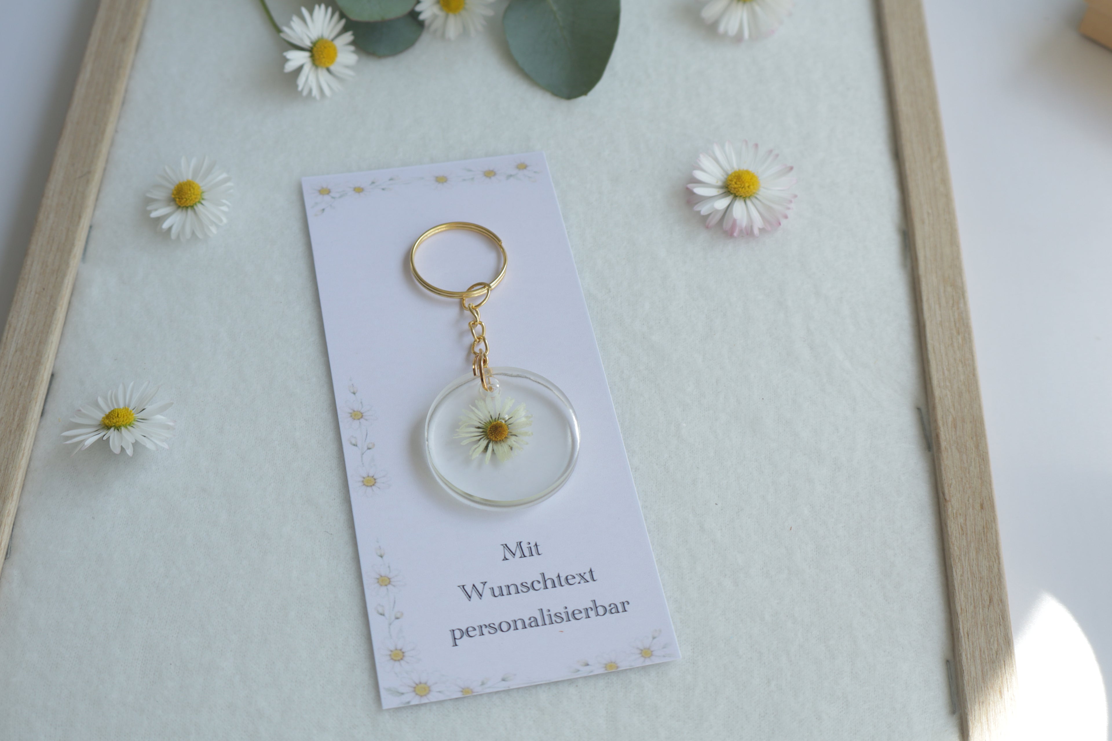 Gänseblümchen Wunsch – Epoxid Schlüsselanhänger mit Karte
