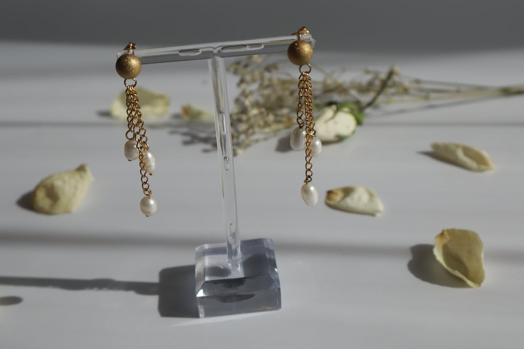 Hängeohrringe mit Süßwasserperlen und Kette