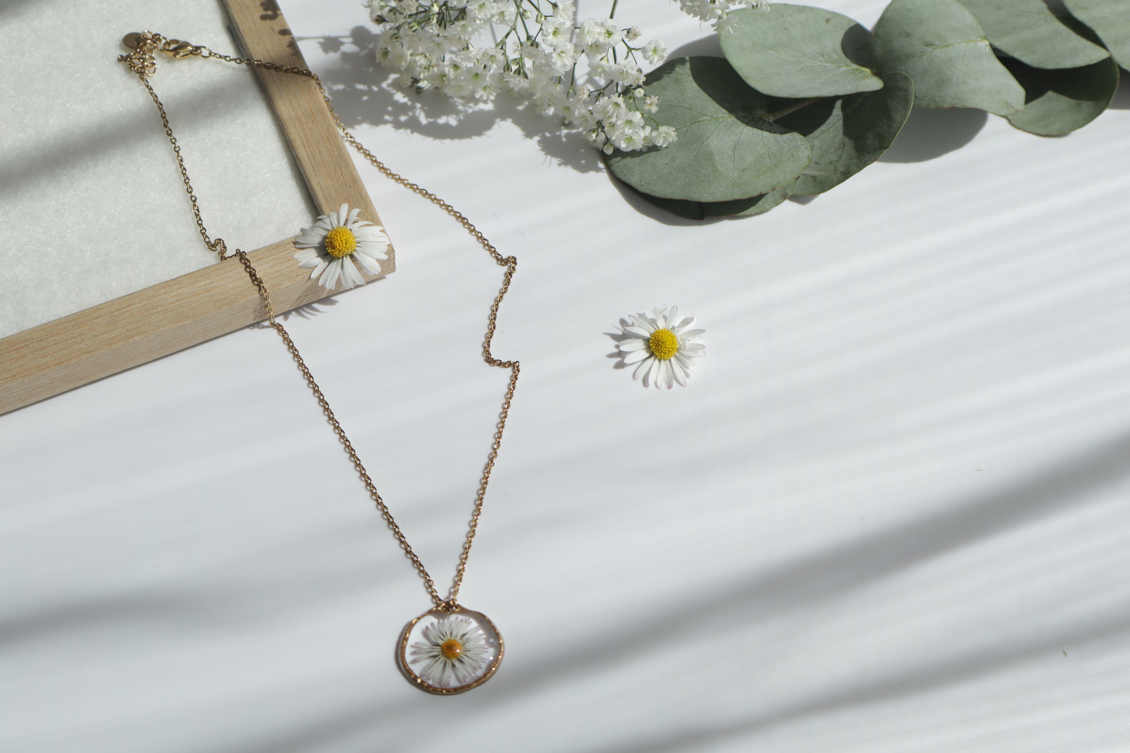 Lia - Gänseblümchen Echte Blumen Epoxidharz Halskette