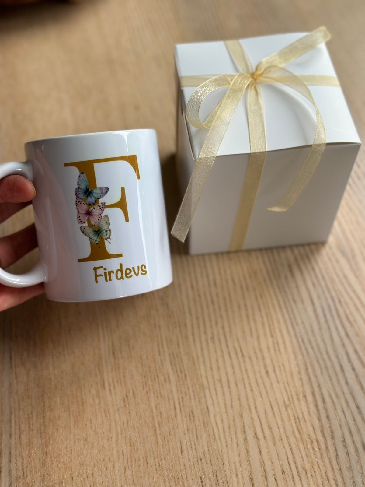 Tasse mit Schmetterling