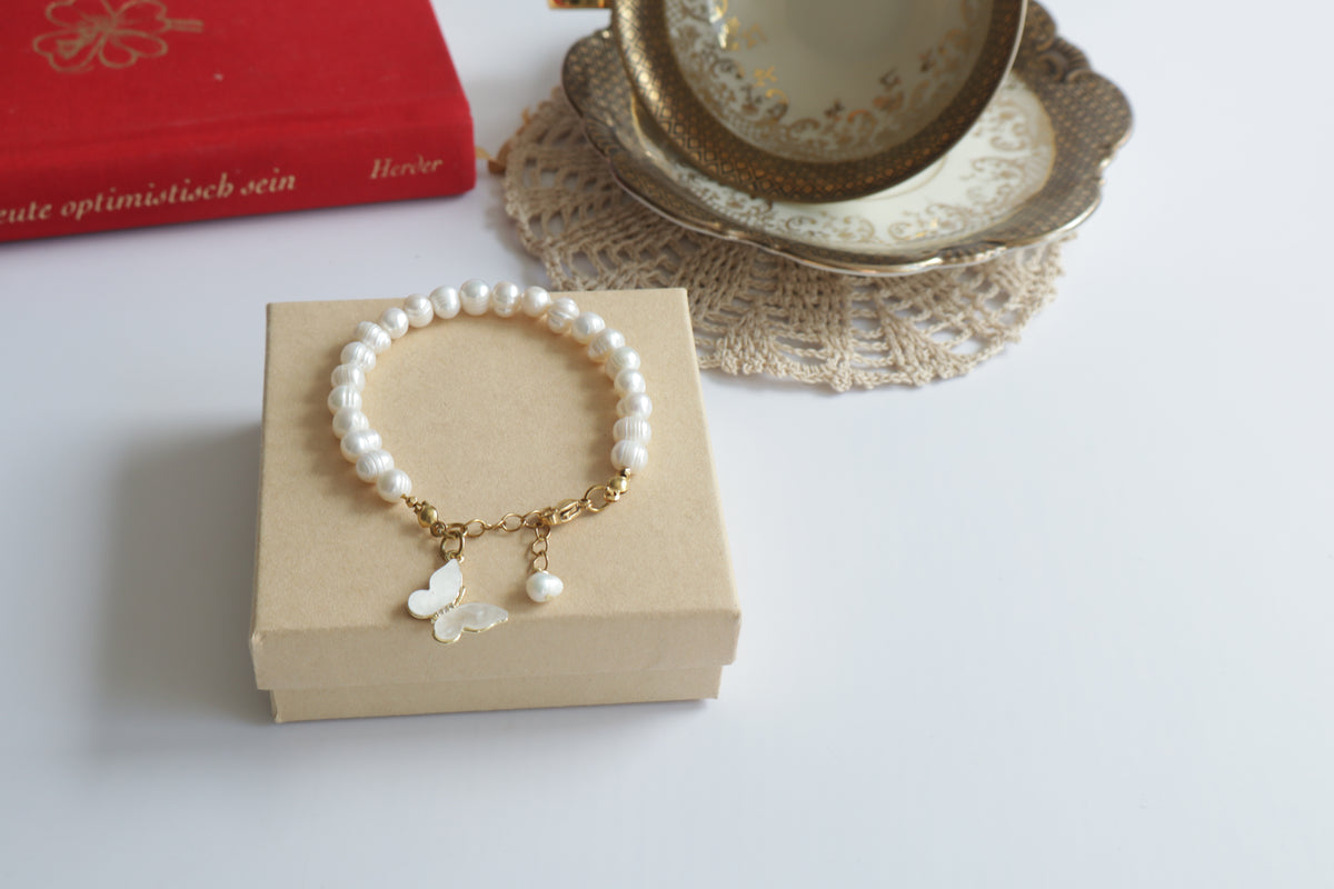 Schmetterlingskraft – Süßwasserperlen Armband