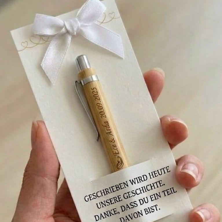 Personalisierter Bambus Kugelschreiber mit Gravur – Gastgeschenk Hochzeit – Name & Hochzeitsdatum