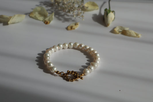 Elara – Personalisiertes Süßwasserperlen Armband