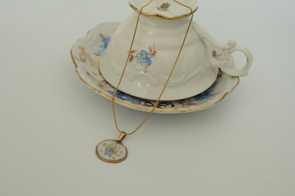 Sora Runde Kette – echtes Vergissmeinnicht in Resin verewigt