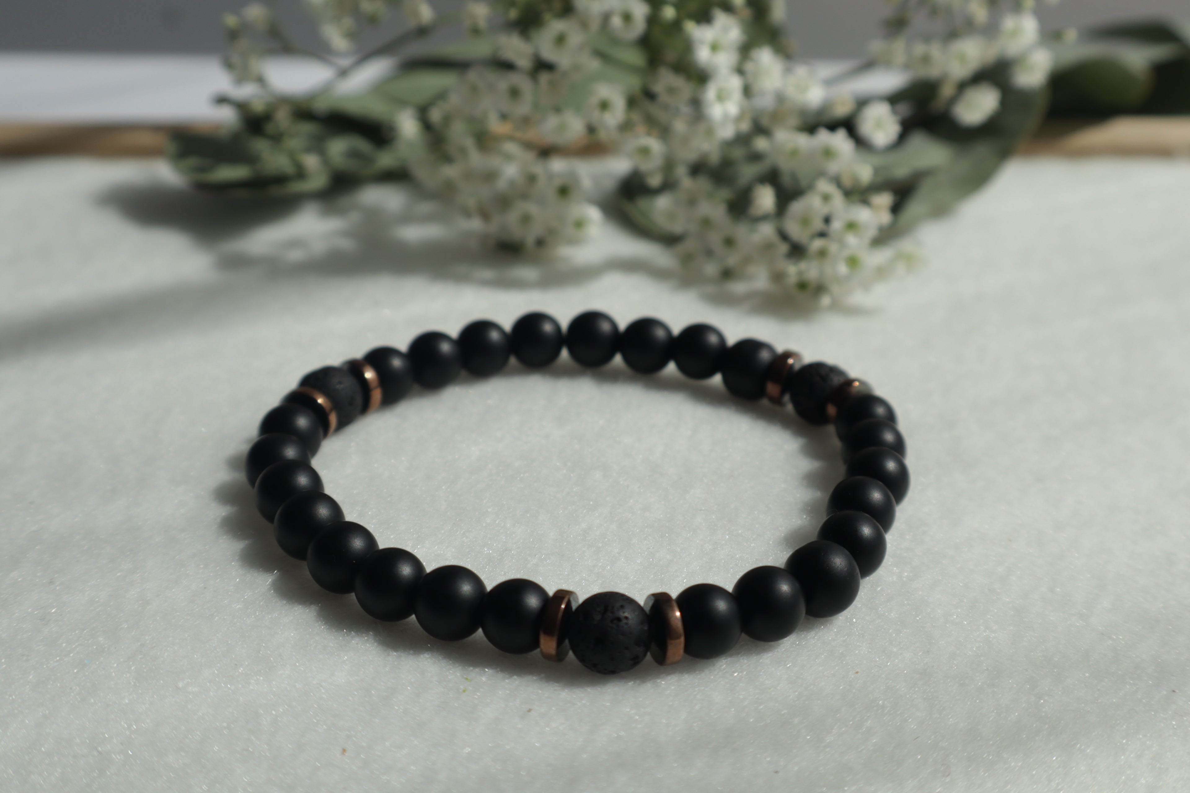 Zeitlose Naturstein Armbänder – Elastisch & Individuell