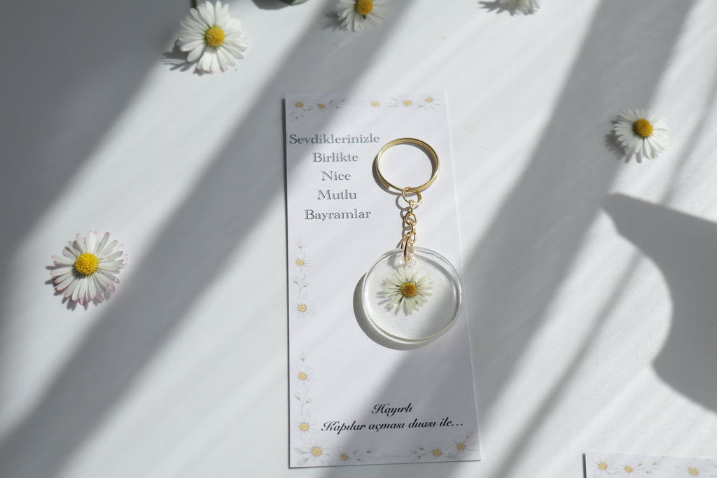 Gänseblümchen Wunsch – Epoxid Schlüsselanhänger mit Karte