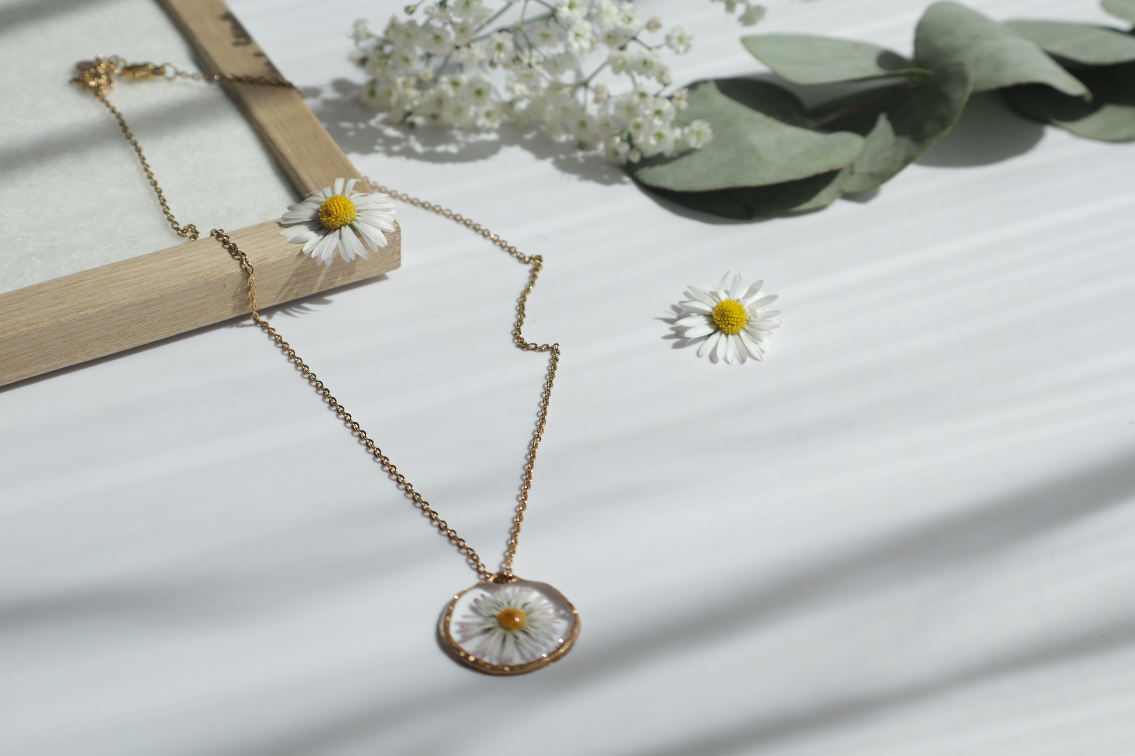 Lia - Gänseblümchen Echte Blumen Epoxidharz Halskette