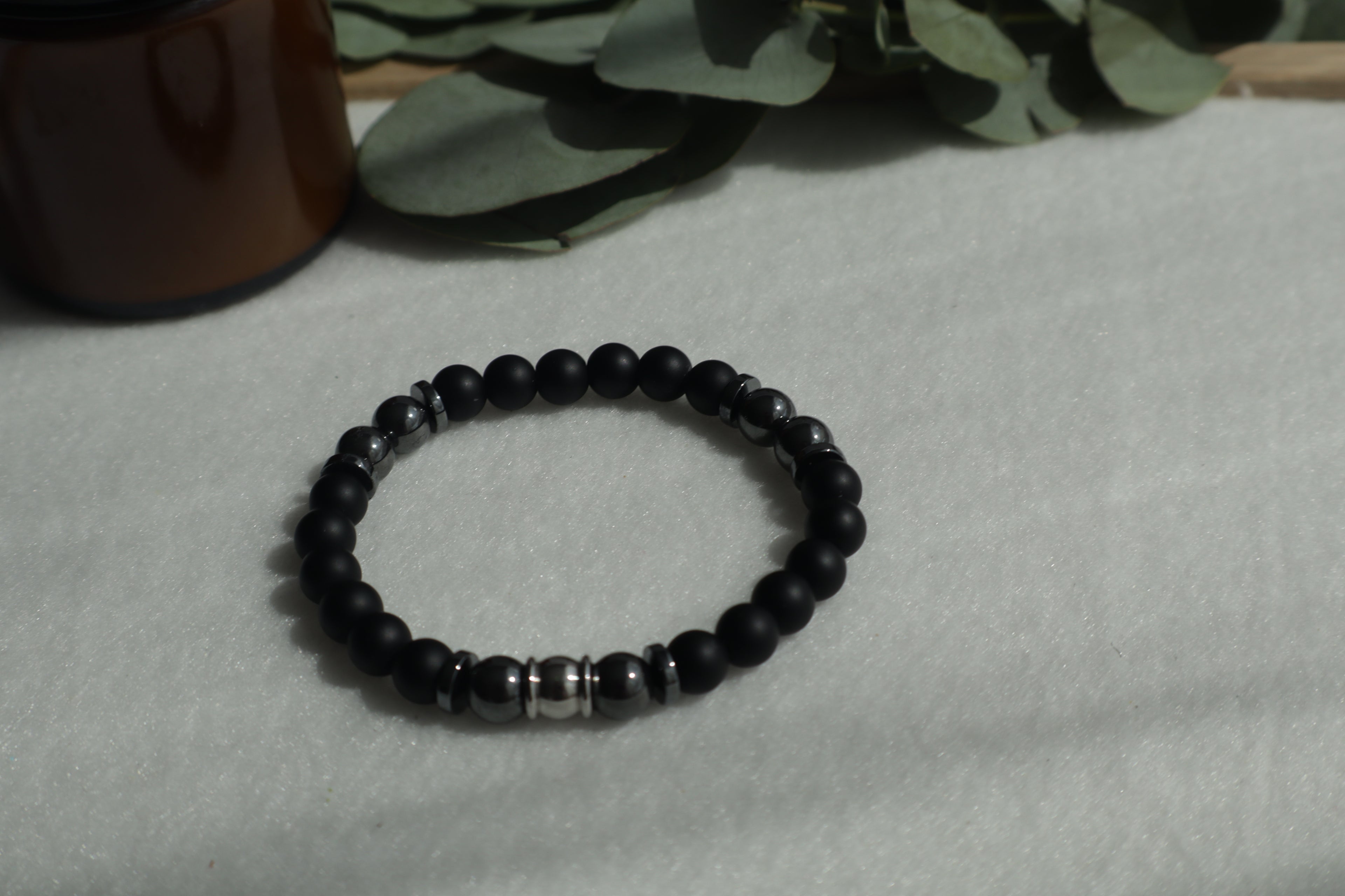 Zeitlose Naturstein Armbänder – Elastisch & Individuell