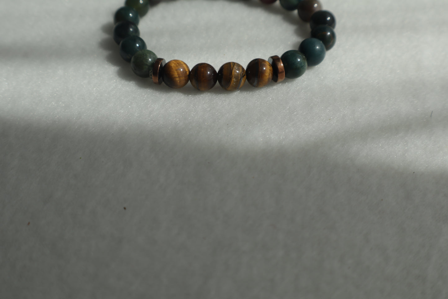 Zeitlose Naturstein Armbänder – Elastisch & Individuell