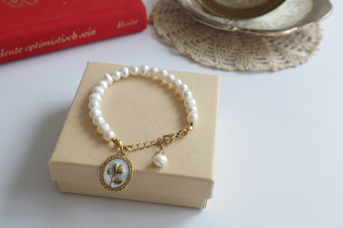 Florantia – aus echten Süßwasserperlen Armband