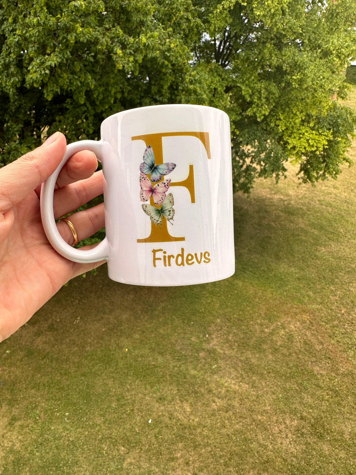 Tasse mit Schmetterling