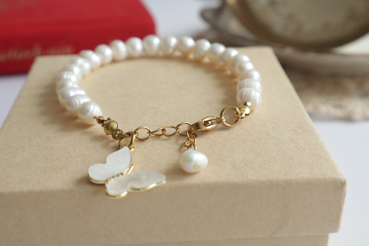 Schmetterlingskraft – Süßwasserperlen Armband