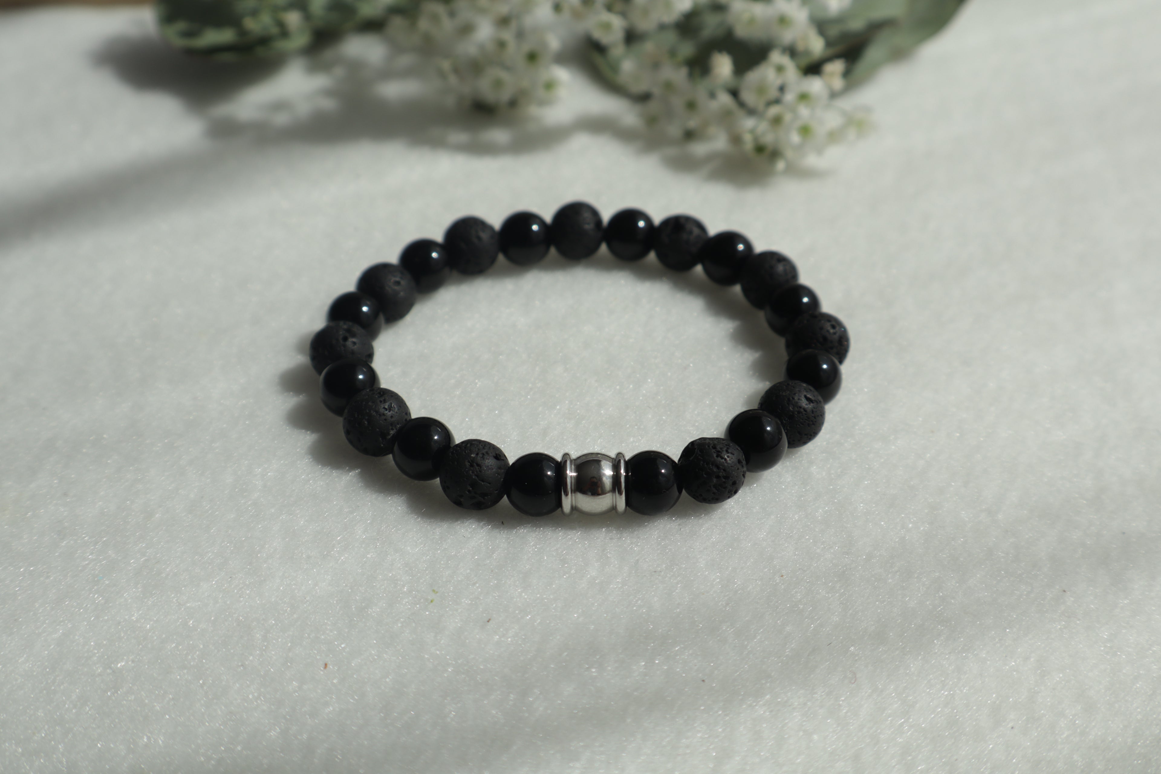 Zeitlose Naturstein Armbänder – Elastisch & Individuell