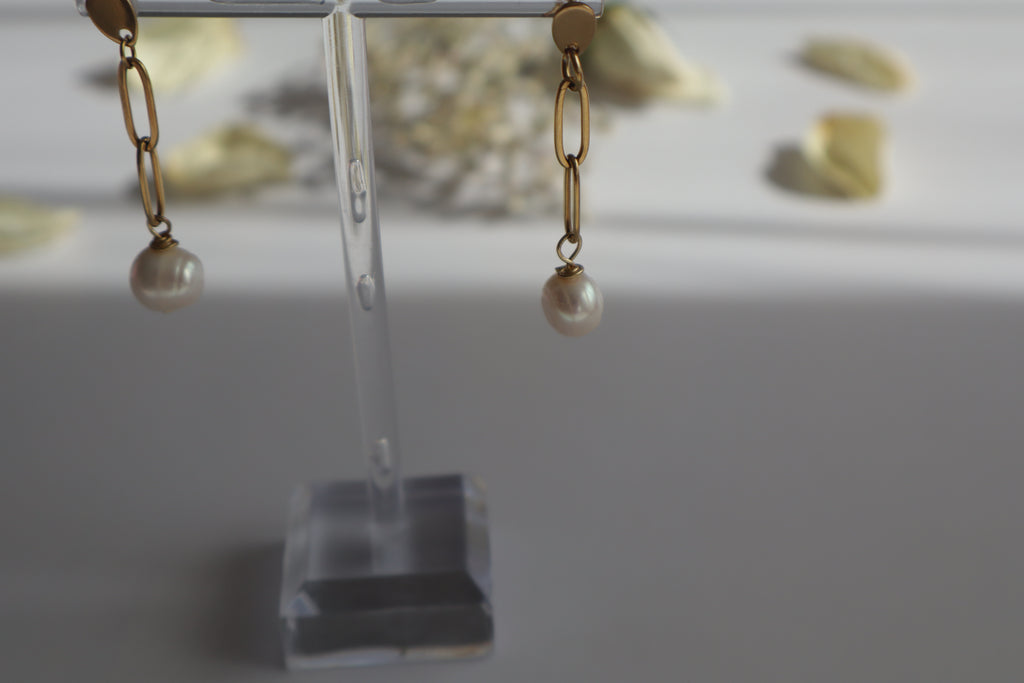 Hängeohrringe mit Süßwasserperlen und Kette