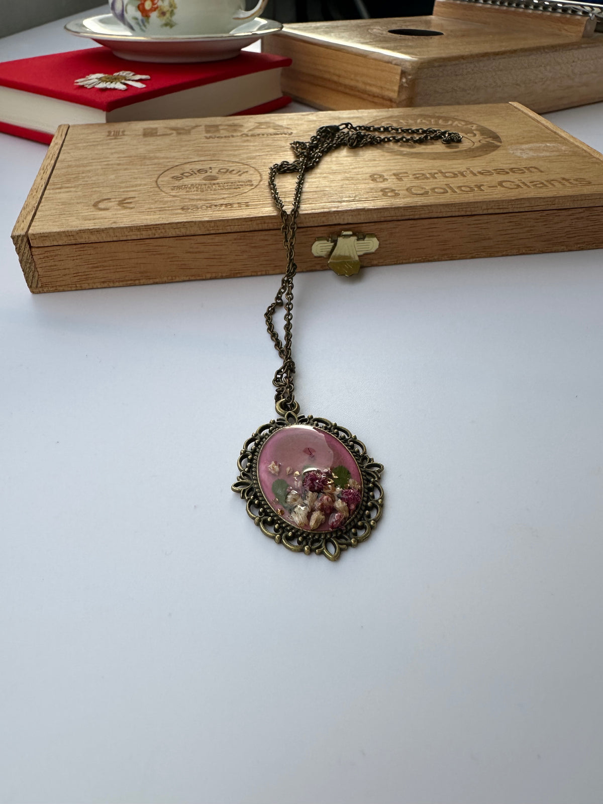 Lia Kette – echte Schleierkrautblüte in Resin verewigt